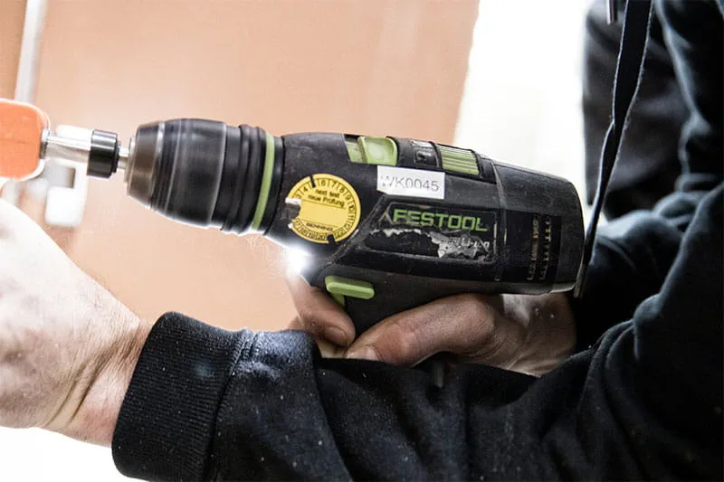 La perceuse sans fil Festool en action